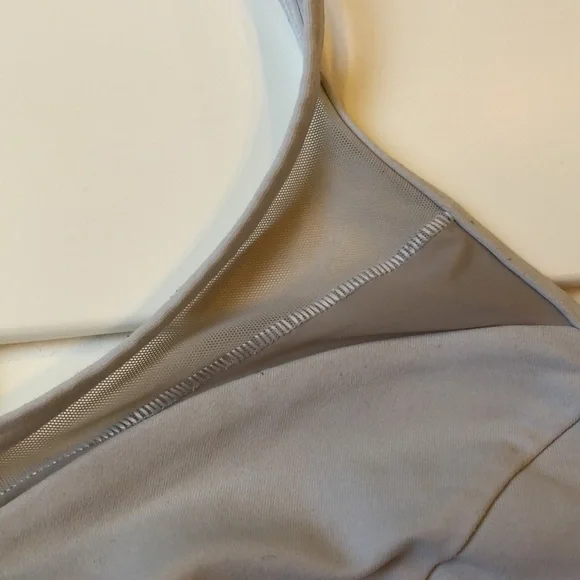 Lululemon white crisscross spaghetti strap sports bra - Picture 6 of 10